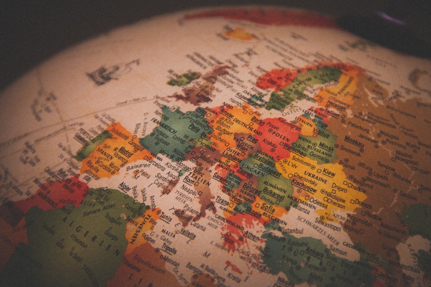 Analisi delle leggi in Italia e oltre