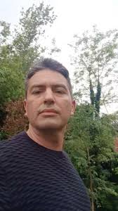Marco Pilla “Il Legionario”, la voce della strada che scuote la politica pavese